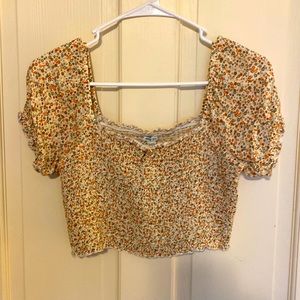 Aerie, size XS, cropped puckered body with small bow, short sleeves with elastic